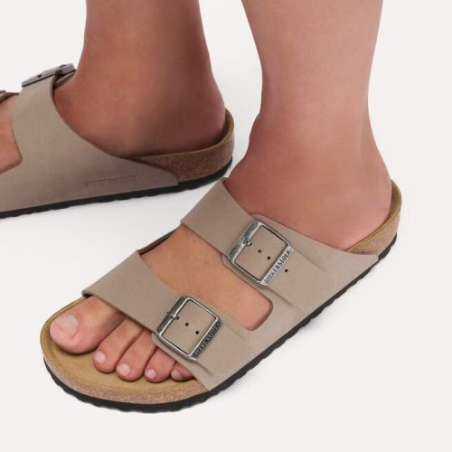 klapki-meskie-birkenstock-arizona-bs-birkoflor-gray-taupe-na-modelu-detal