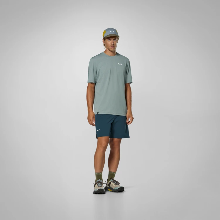 spodenki-meskie-salewa-pedroc-light-8770-pond-blue-na-modelu