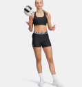 biustonosz-sportowy-under-armour-crossback-mid-black-na-modelce-stylizacja