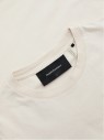 koszulka-damska-peak-performance-original-small-logo-sand-fog-detal-logo