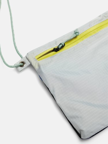 torba-peak-performance-accessory-bag-summit-smoke-detal-zamek