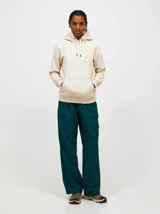 bluza-damska-peak-performance-original-hood-sand-fog-off-white-stylizacja