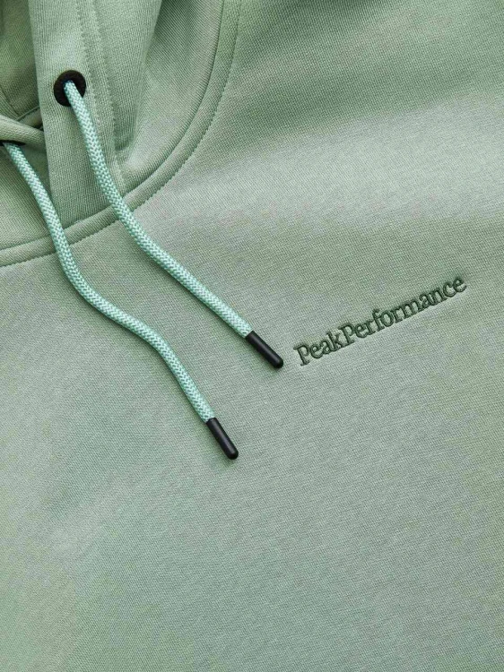 bluza-meska-peak-performance-original-small-logo-green-valley-detal-logo