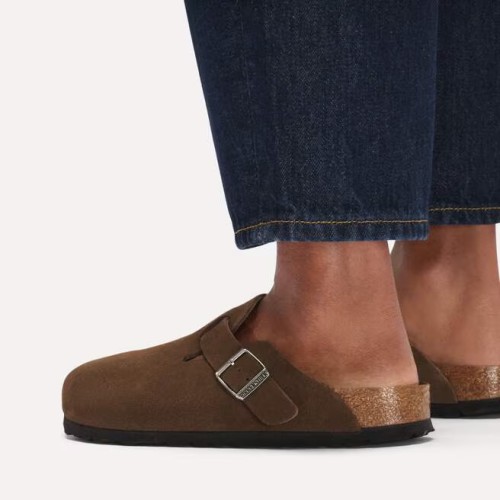 klapki-damskie-birkenstock-boston-bs-suede-cafe-tonal-na-modelce