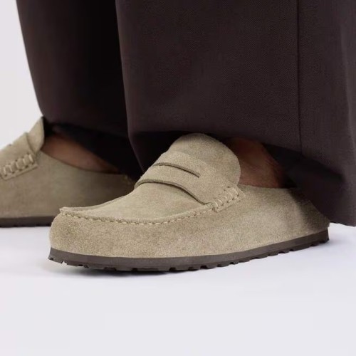 klapki-birkenstock-naples-wrapped-taupe-bezowe-mule-na-modelce