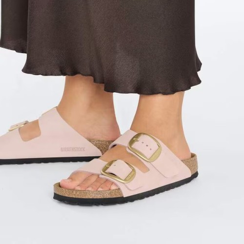 klapki-damkie-birkenstock-arizona-big-buckle-soft-pink-na-modelce