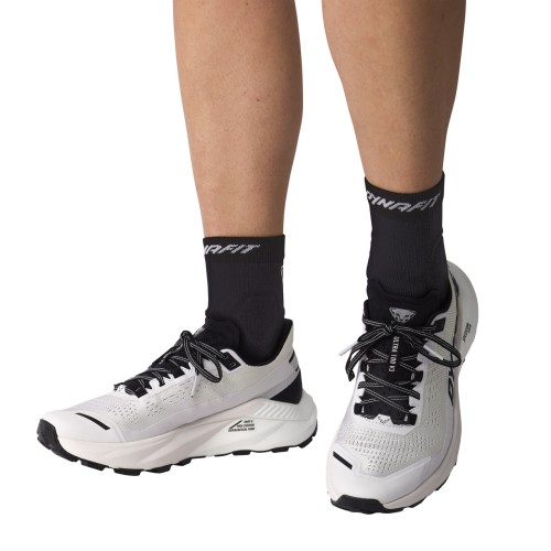 buty-trailowe-damskie-dynafit-ultra-100-v3-nimbus-black-out-na-modelce