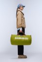 torba-napapijri-bering-3-na4ggm-golden-cyp-w-rece-modela