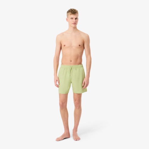 zielone-kapielowki-meskie-lacoste-diamond-logo-na-modelu