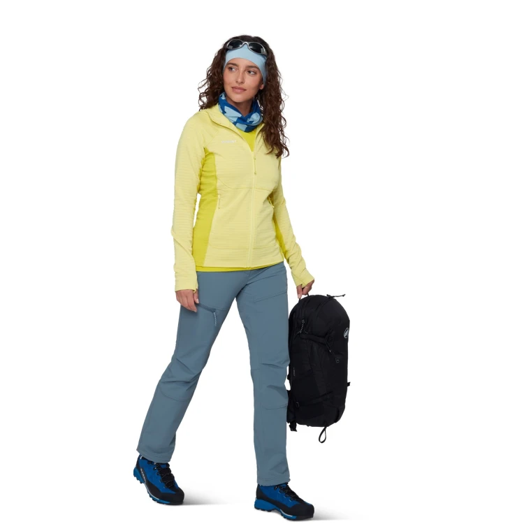 techniczna-bluza-damska-mammut-taiss-ml-hooded-holunder-acacia-na-modelce-stylizacja
