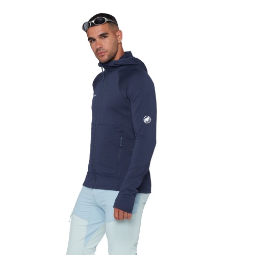 techniczna-bluza-meska-mammut-taiss-ml-hooded-marine-na-modelu-profil