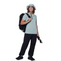 koszulka-damska-mammut-core-logo-nebla-na-modelce-stylizacja