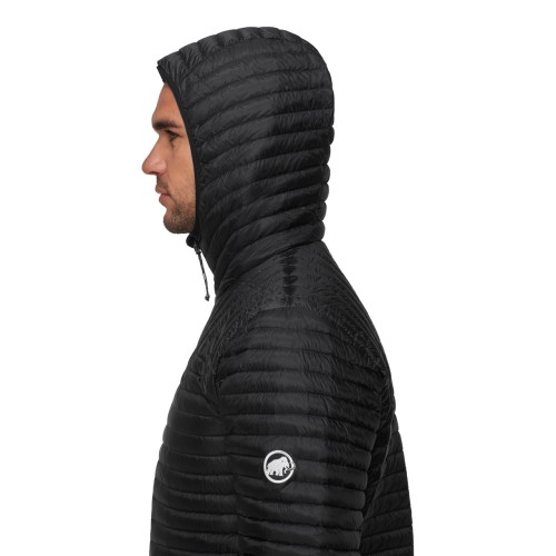 kurtka-puchowa-meska-mammut-broad-peak-light-in-black-na-modelu-kaptur
