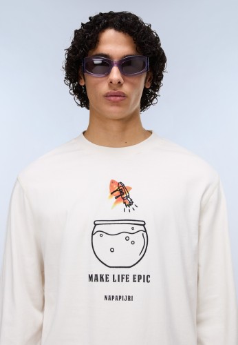 longsleeve-meski-napapijri-sol-na4i21-fancy-fx1-na-modelu-detal-nadruk