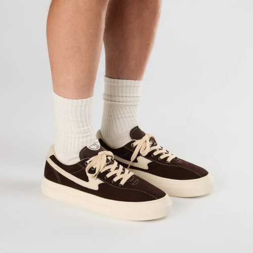 trampki-premium-meskie-stepney-workers-club-dellow-sstrike-suede-dark-brown-na-modelu