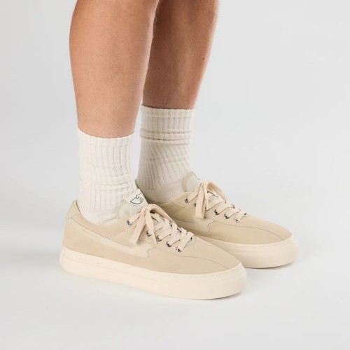 trampki-premium-meskie-stepney-workers-club-dellow-sstrike-suede-oat-na-modelu