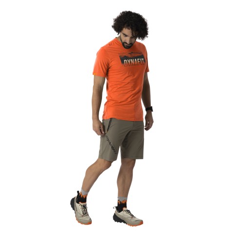 spodenki-meskie-dynafit-transalper-2-light-dynastretch-5491-na-modelu-stylizacja