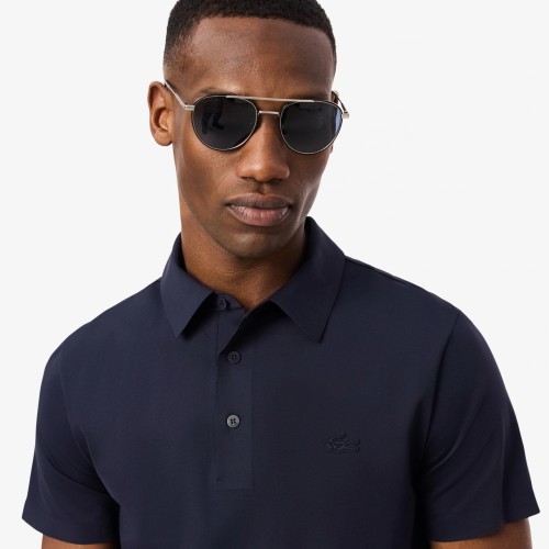 meska-koszulka-polo-lacoste-commuter-polo-bleu-marine-na-modelu-detal-kolnierzyk