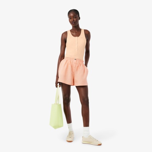 lniane-spodenki-damskie-lacoste-oversized-linen-blend-orange-na-modelce-przod