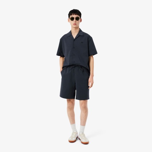 spodenki-meskie-lacoste-seersucker-noir-na-modelu