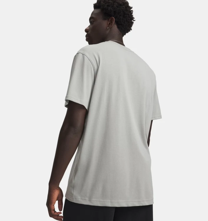 szara-koszulka-meska-under-armour-logo-emb-heavyweight-tyl
