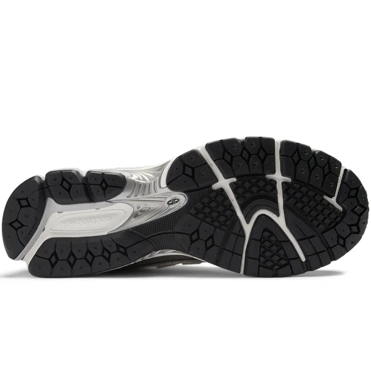 new-balance-m1906rer-srebrne-buty-unisex-podeszwa