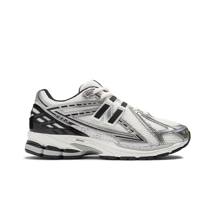 new-balance-m1906rer-srebrne-buty-unisex-bok-zewnetrzny