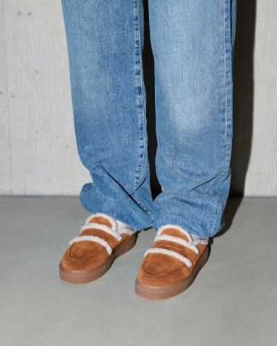 klapki-damskie-inuikii-mule-wool-brown-stylizacja