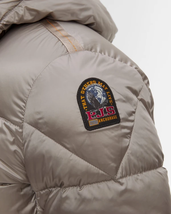 kurtka-meska-parajumpers-pharrell-mid-grey-detal-logo.jpg