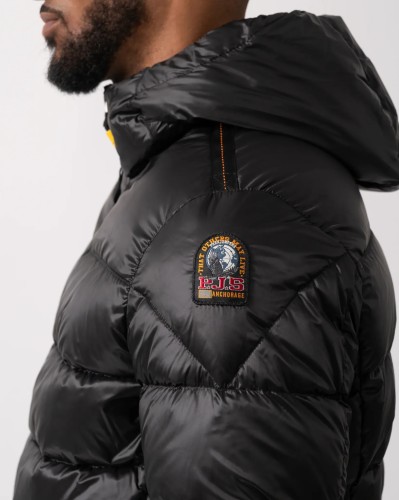 kurtka-meska-parajumpers-pharrell-black-detal-logo.jpg