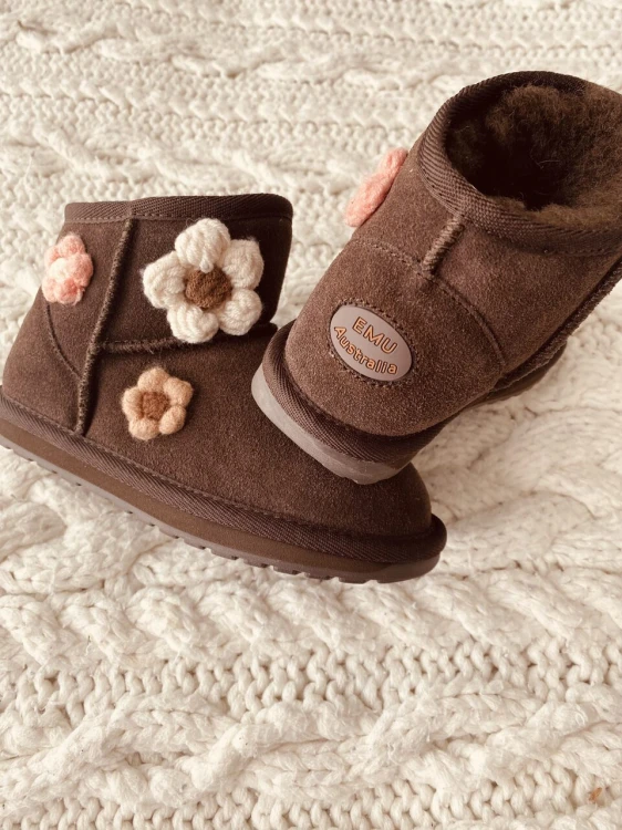 emu-australia-daisy-chocolate-dzieciece-sniegowce-stylizacja