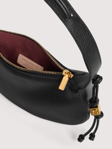 coccinelle-thess-small-noir-wnetrze-torebki-zamek