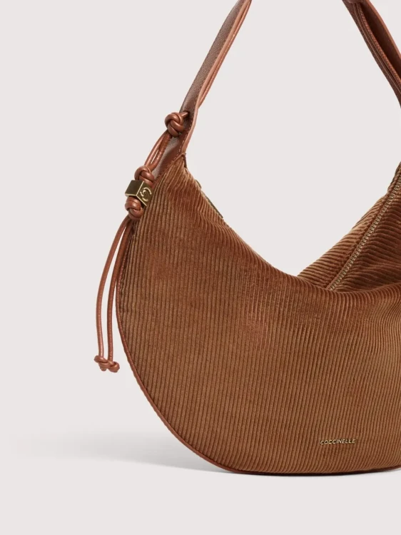 coccinelle-thess-medium-brown-detal-sztruksu-logo-c-me