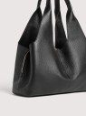 coccinelle-nell-large-noir-detal-ziarnistej-skory