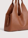 coccinelle-nell-large-cognac-detal-ziarnistej-skory