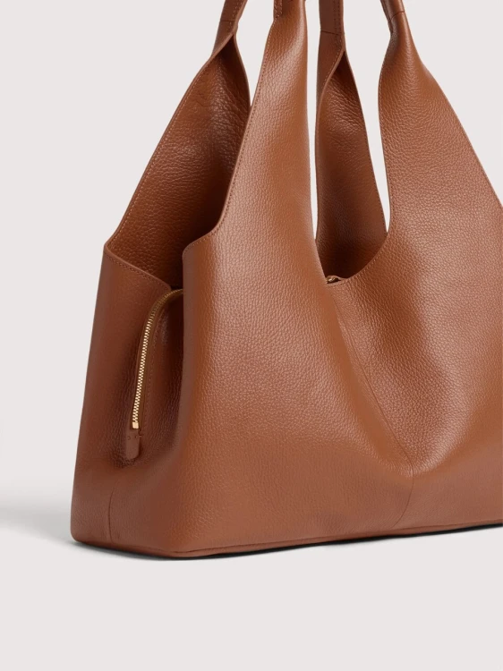 coccinelle-nell-large-cognac-detal-ziarnistej-skory