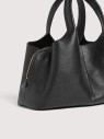 coccinelle-nell-medium-noir-detal-ziarnistej-skor