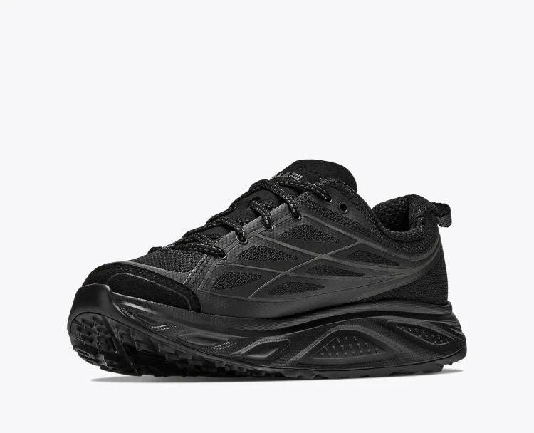 hoka-huaka-pro-czarne-buty-lifestyle-przod