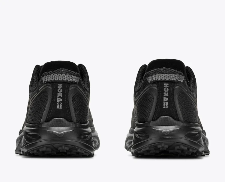 hoka-huaka-pro-black-black-widok-z-tylu