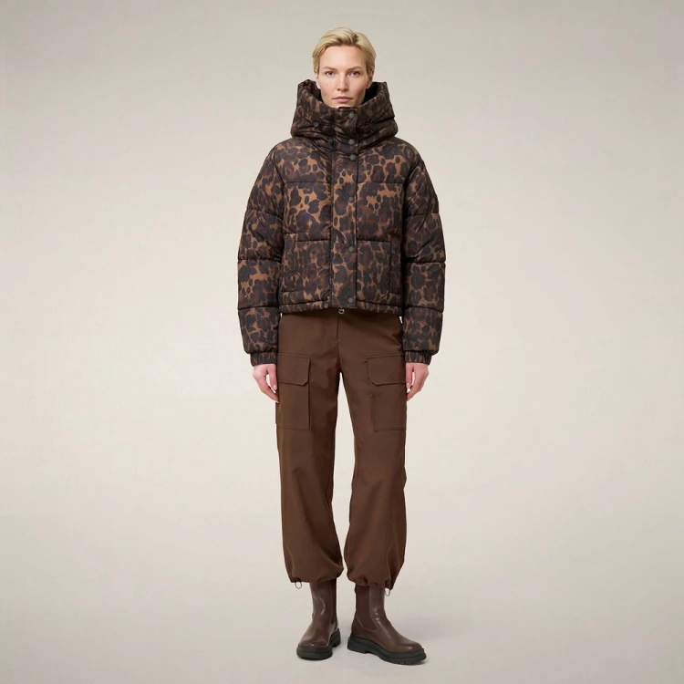 kurtka-damska-save-the-duck-rhiannon-dark-brown-leopard-stylizacja-przod.jpg