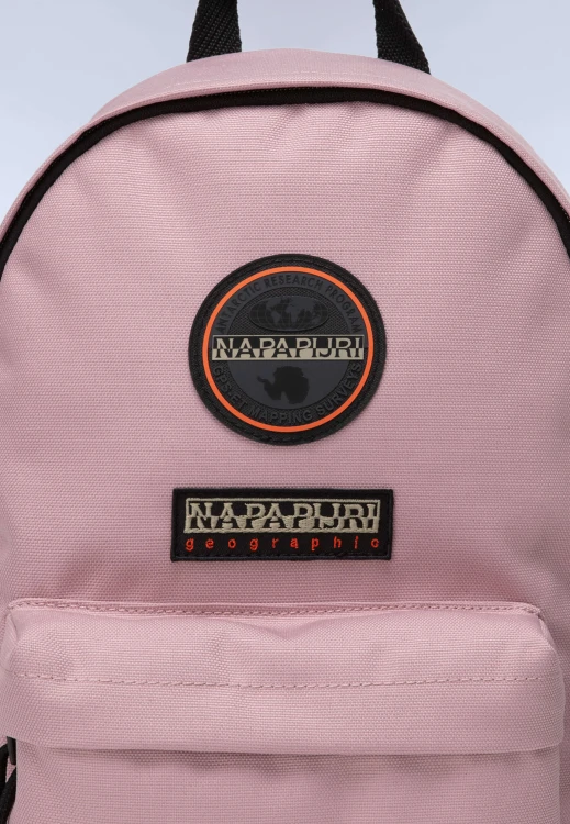 plecak-napapijri-voyage-mini-9l-pink-na8bdn-pa4-logo.