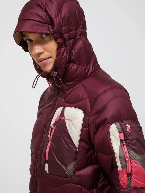 kaptur-i-kieszen-na-rekawie-kurtka-peak-performance-helium-utility