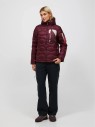 stylizacja-outdoor-kurtka-puchowa-peak-performance-w-aop-helium-utility