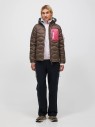 kurtka-puchowa-damska-peak-performance-helium-utility-terrain-tan-mountain-blush-przod