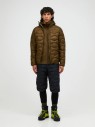 stylizacja-outdoor-meska-kurtka-puchowa-peak-performance-g79845-brazowa