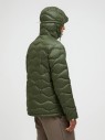 meska-kurtka-puchowa-z-kapturem-peak-performance-g79848-zielona-tyl