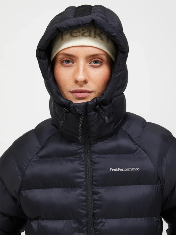 regulowany-kaptur-damska-kurtka-ocieplana-peak-performance-g80657