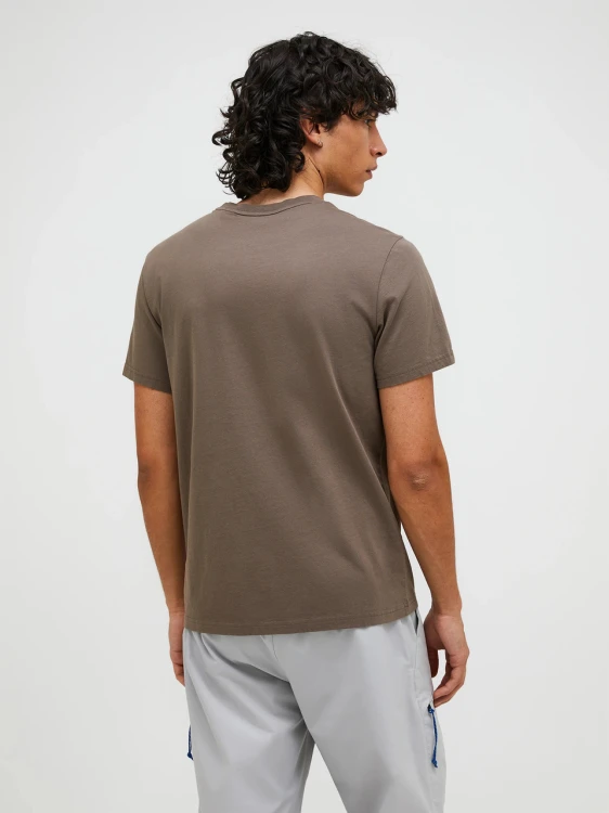 meski-t-shirt-peak-performance-m-original-tee-g81143-brazowy-tyl