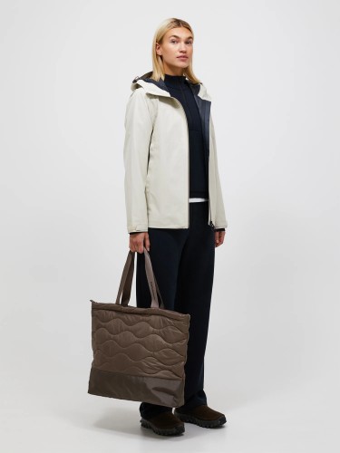 stylizacja-miejska-torba-na-ramie-peak-performance-helium-tote-g81165