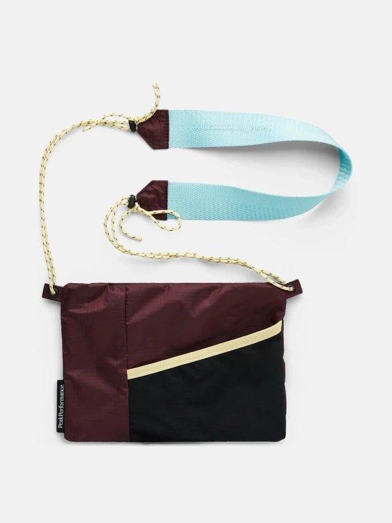 mala-saszetka-na-szyje-ramie-peak-performance-accessory-bag-g80391-bordowa
